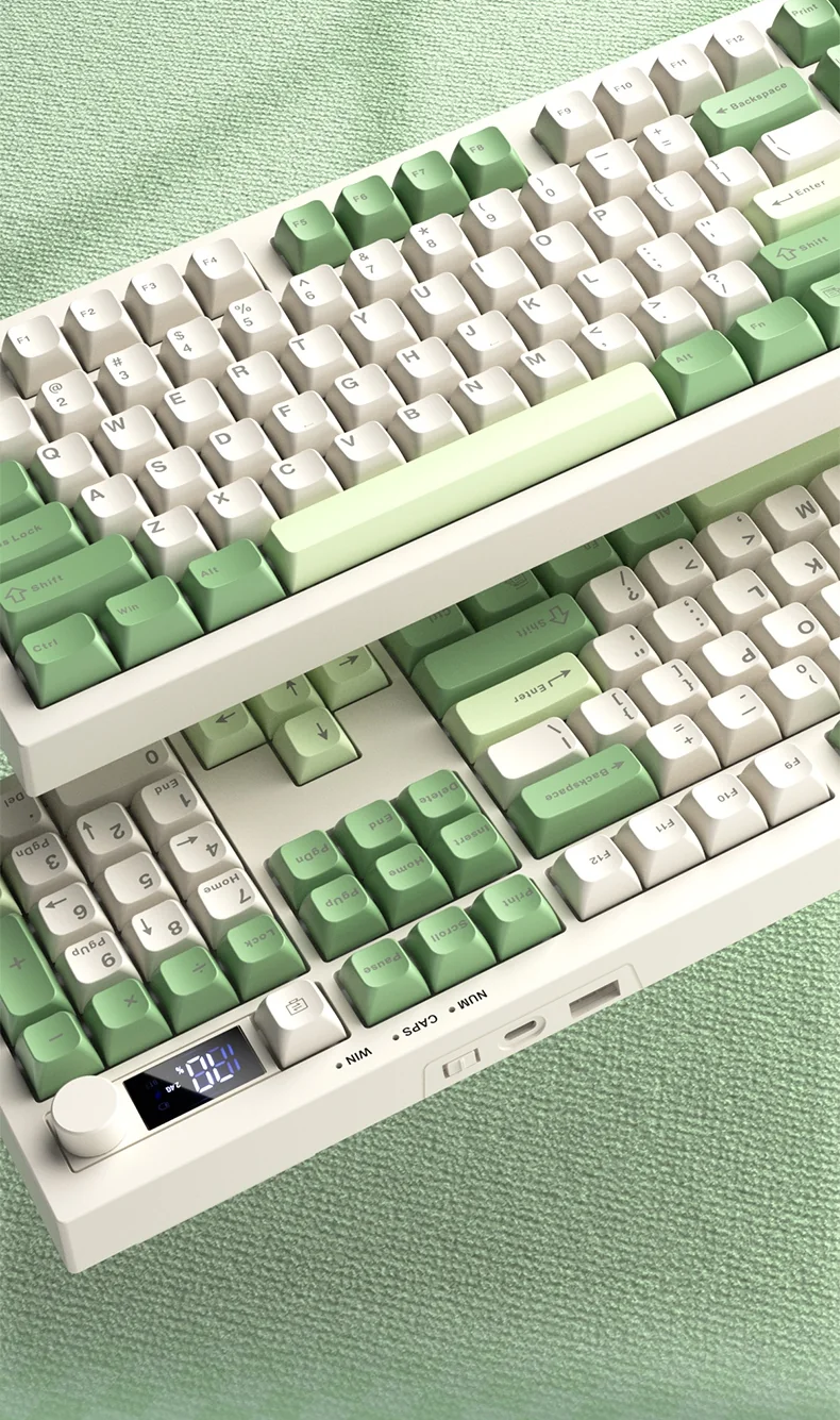 AULA S102 Pro под углом: задний торец с разъёмом Type-C и переключателем, дисплей и ручка