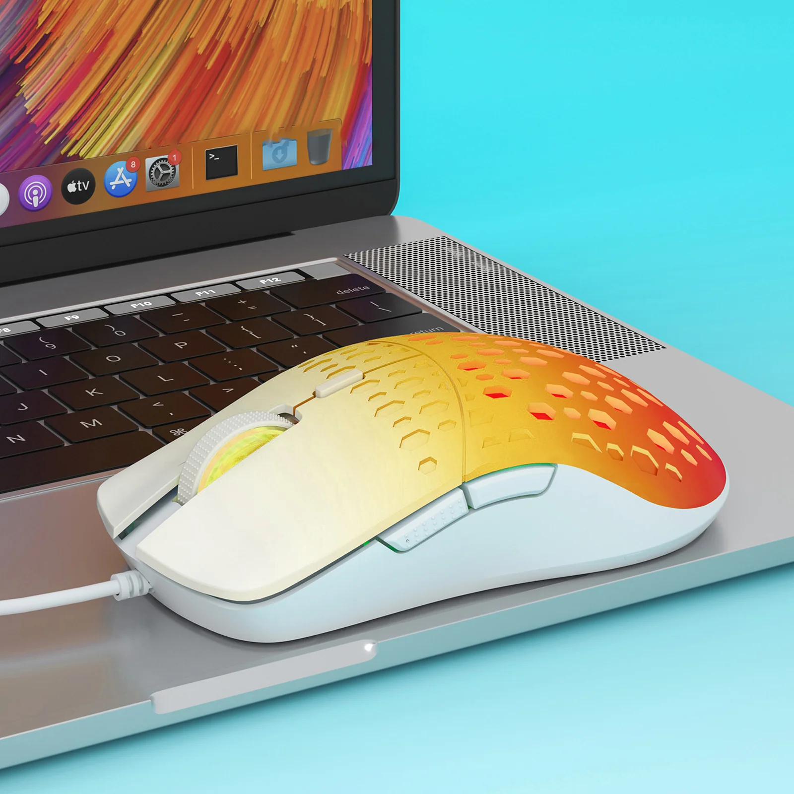 AULA S11 Pro на ноутбуке: с левой стороны видны две боковые кнопки под большой палец