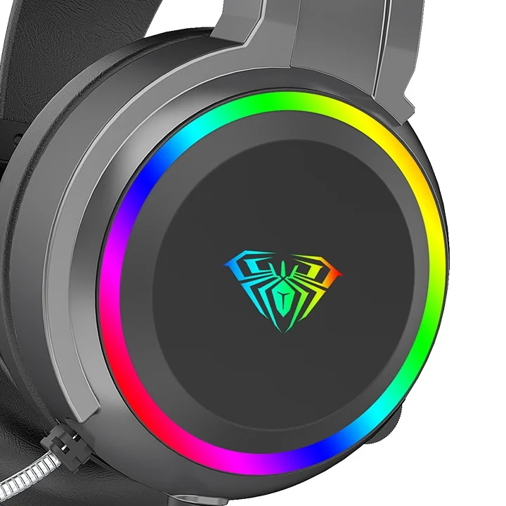 Крупный план чашки AULA S608: RGB-кольцо по контуру и логотип AULA в центре