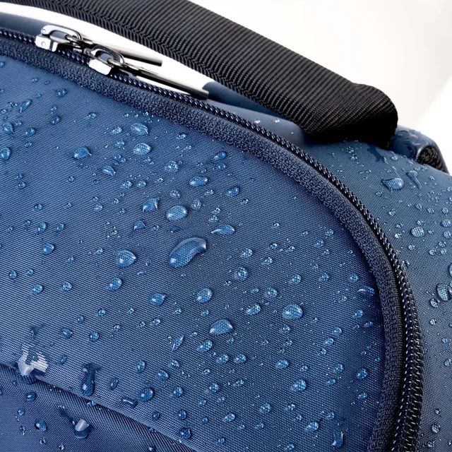 Капли воды на синей ткани Divoom Backpack-S рядом с фирменной молнией