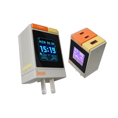 Divoom Dipow-67 светло-бежевого цвета: экран с часами спереди и порты USB-C и USB-A сверху