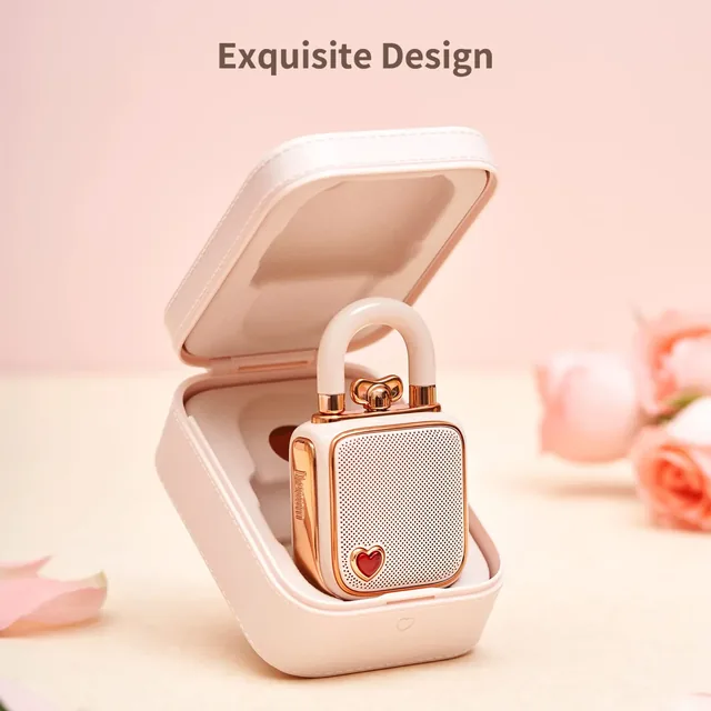 Divoom LoveLock в открытом футляре на столе рядом с цветами