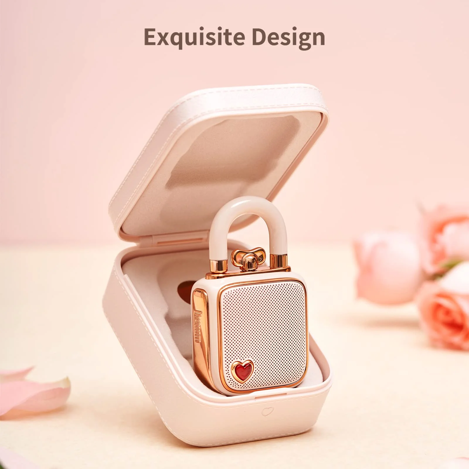 Divoom LoveLock в открытом футляре на столе рядом с цветами