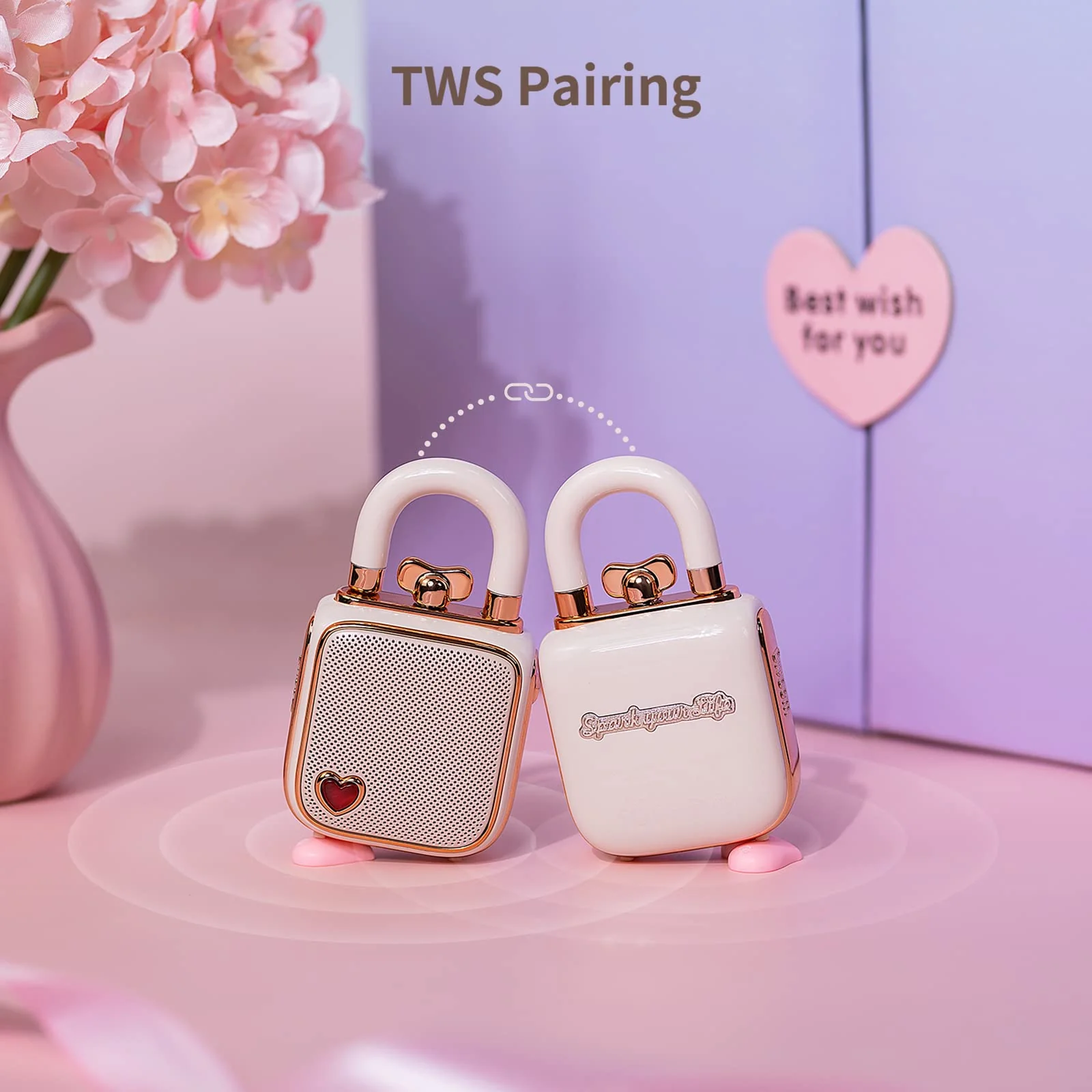 Две колонки Divoom LoveLock в стереопаре TWS