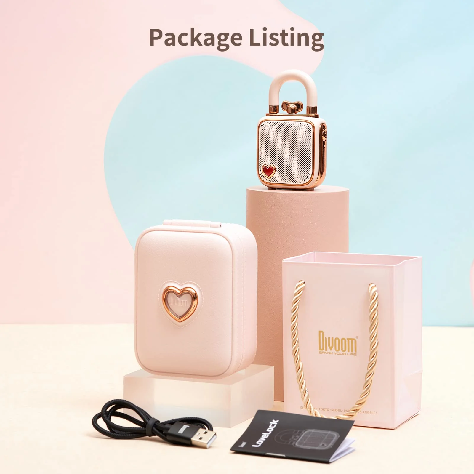 Официальное фото комплекта Divoom LoveLock: колонка, футляр, подарочный пакет, кабель USB и инструкция