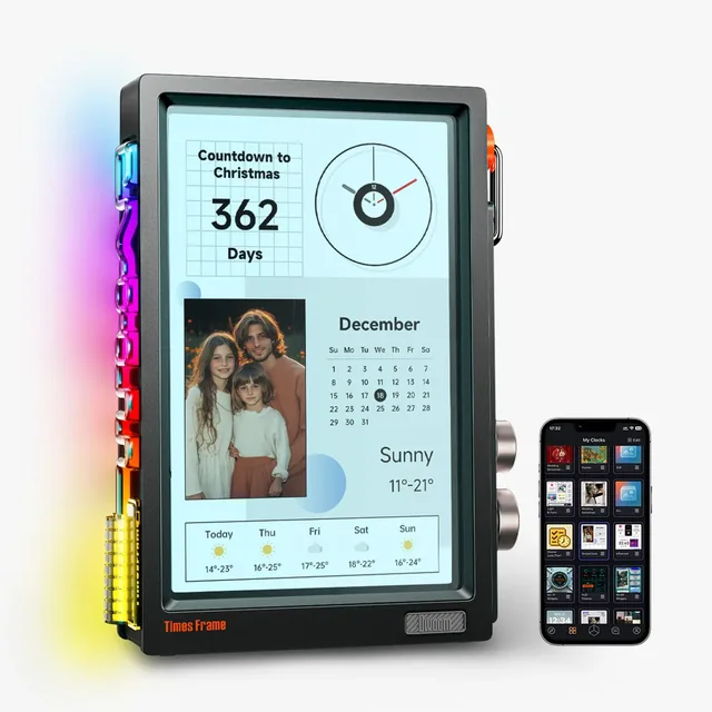 Divoom Times Frame рядом со смартфоном: фото и виджеты отправляются из приложения Divoom