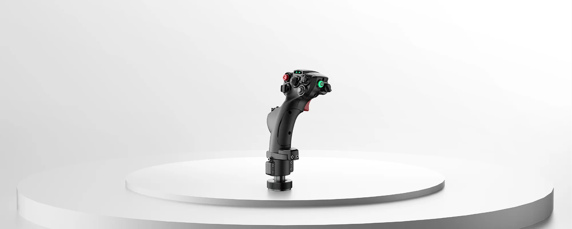 Ручка MOZA MHG Flightstick на светлом подиуме — студийный кадр в интерьере