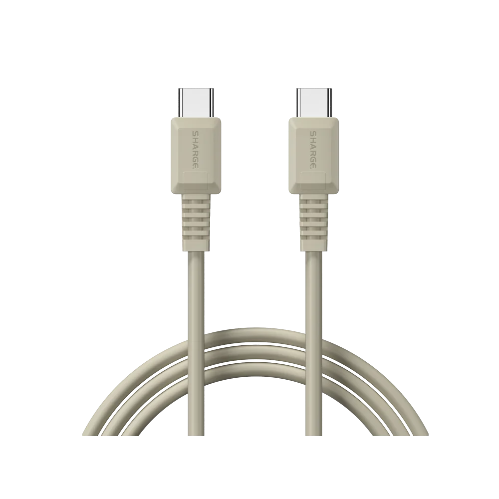 Кабель SHARGE Retro USB-C → USB-C кремового цвета на белом фоне, разъёмы и уложенный виток