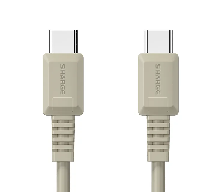 Крупный план разъёмов USB-C с надписью SHARGE и рифлёной защитой от перегиба