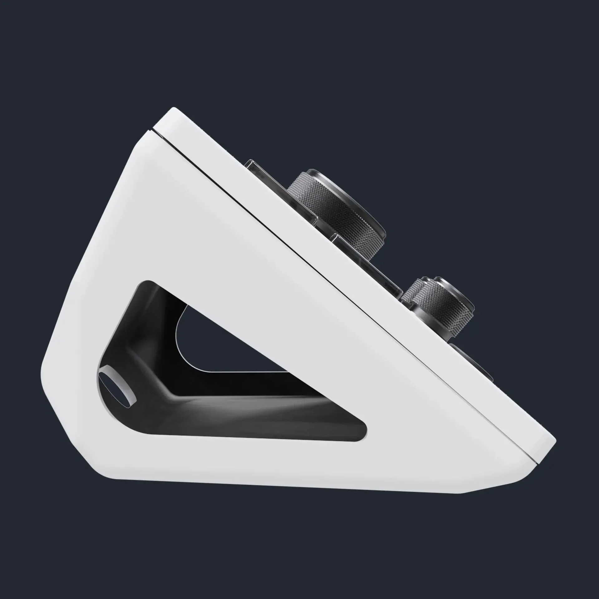 Stream Dock N3 сбоку: кронштейн-подставка держит панель под углом